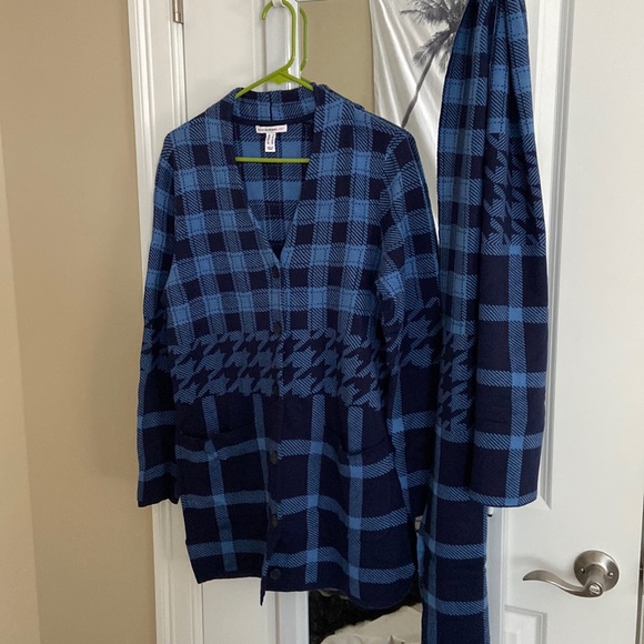 Isaac Mizrahi Sweaters - Never used sweater with matching scarf